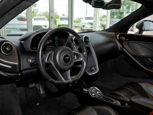 Used 2019 McLaren 570S Spider RWD image 23