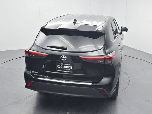 Used 2023 Toyota Highlander L FWD image 57