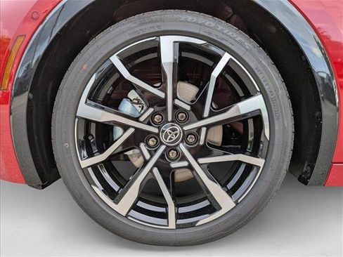 New 2025 Toyota Prius Plug-In Hybrid image 10