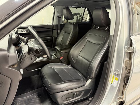 Used 2021 Ford Explorer Limited w/ Equipment Group 301A image 10