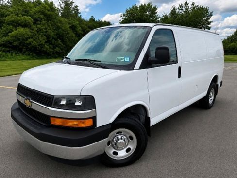 Used 2017 Chevrolet Express 2500 RWD image 3