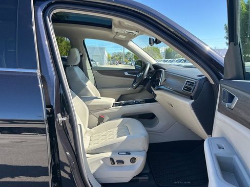 Used 2025 Volkswagen Atlas SEL Premium R-Line image 43