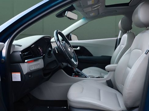 Used 2020 Kia Niro EX Premium FWD image 17