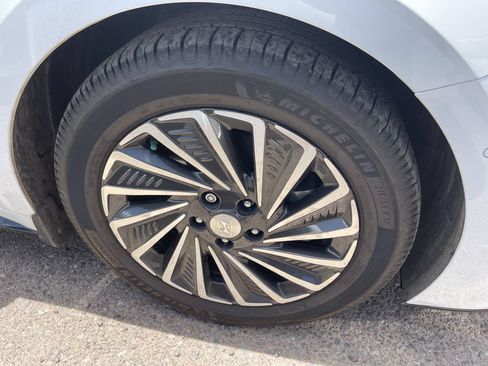 Used 2023 Hyundai Sonata Limited w/ Cargo Package FWD image 5