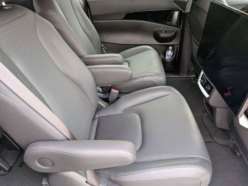 Used 2025 Kia Carnival SX Prestige FWD image 30