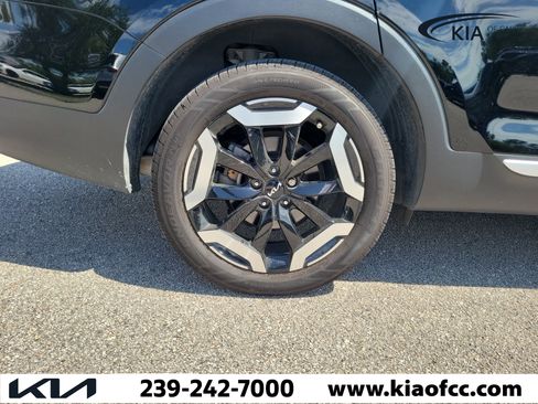 Certified 2024 Kia Telluride EX w/ EX Captain's Chair Package FWD image 9