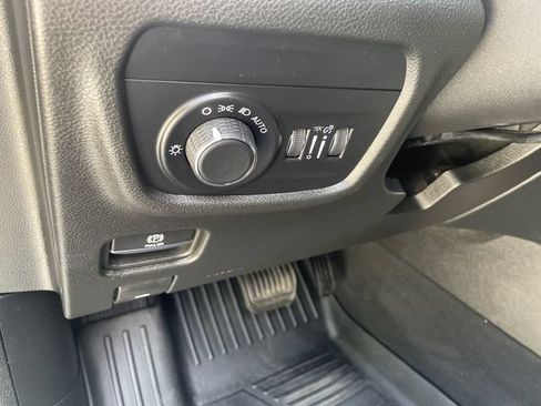 Used 2023 Jeep Grand Cherokee Altitude AWD/4WD image 26