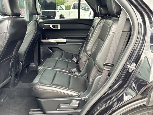 Used 2023 Ford Explorer XLT w/ Equipment Group 202A AWD/4WD image 16