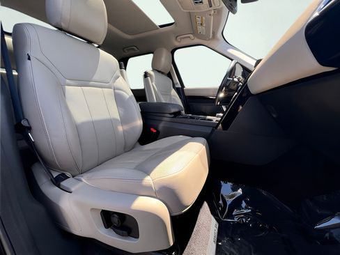 Used 2020 Land Rover Discovery SE AWD/4WD image 33