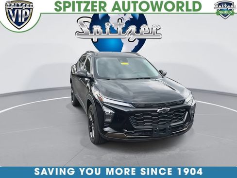 Used 2024 Chevrolet Trax ACTIV w/ Sunroof Package FWD image 3