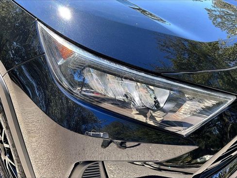 Used 2021 Toyota RAV4 LE image 29