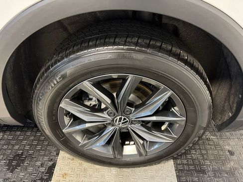 Certified 2023 Volkswagen Tiguan SE w/ Panoramic Sunroof Package FWD image 15