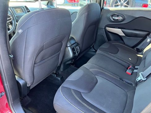 Used 2017 Jeep Cherokee Latitude image 16