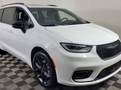 New 2026 Chrysler Pacifica Limited