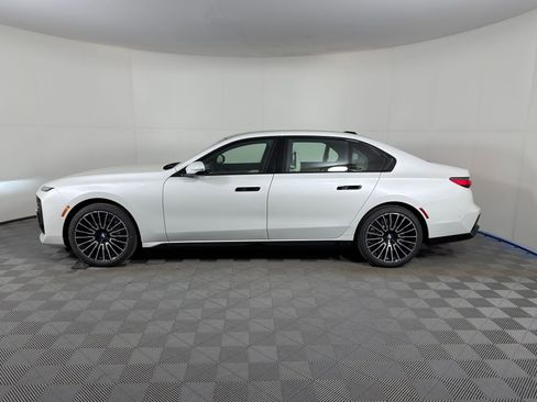 New 2026 BMW 760i xDrive w/ Executive Package image 2