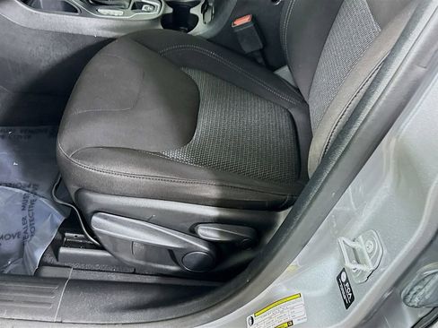 Used 2021 Jeep Cherokee Latitude w/ Mopar Interior Package FWD image 23