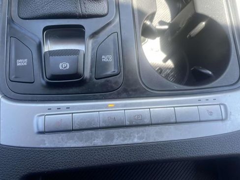 Used 2025 Kia Carnival FWD image 38