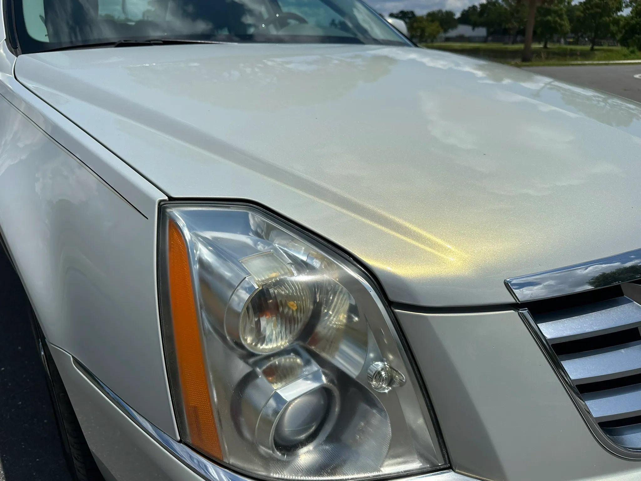 Used 2010 Cadillac DTS Luxury FWD image 4