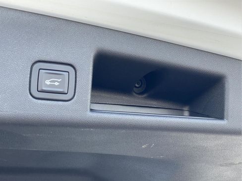 Used 2019 Chevrolet Equinox LT image 10