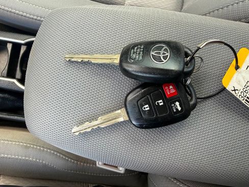 Used 2015 Toyota Corolla LE FWD image 19