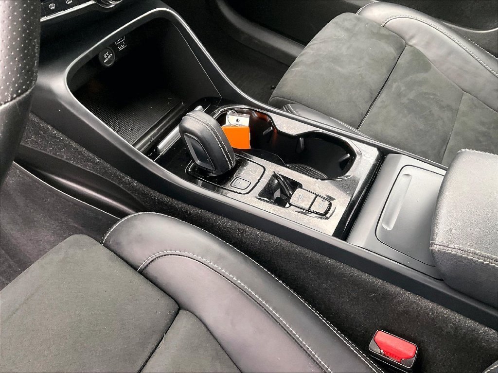 Used 2021 Volvo XC40 T5 R-Design w/ Climate Package AWD/4WD image 20