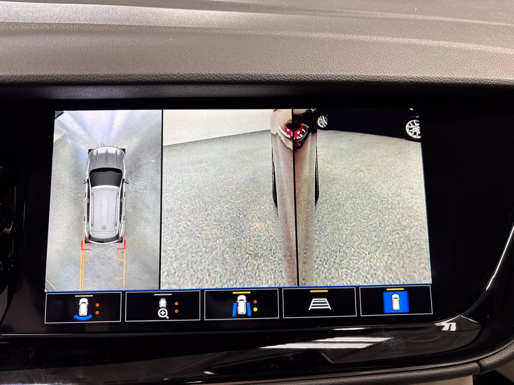 Used 2023 Buick Envision Avenir AWD/4WD image 30