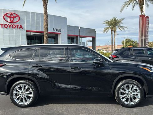 Used 2024 Toyota Highlander Limited image 8