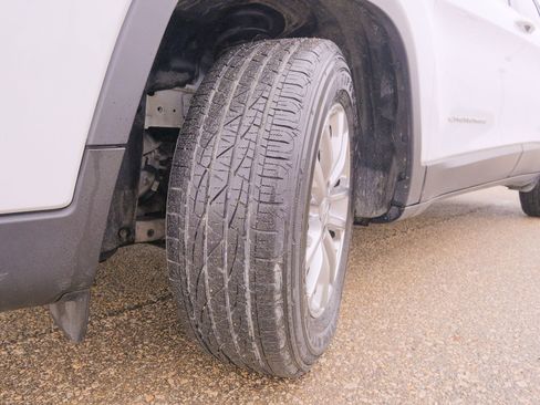 Used 2022 Jeep Cherokee Latitude Lux w/ Sun & Sound Group image 41