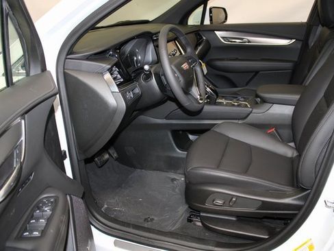 New 2025 Cadillac XT6 Luxury image 4