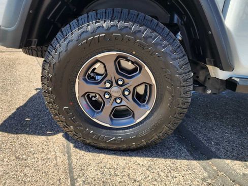 Used 2021 Jeep Gladiator Rubicon AWD/4WD image 13