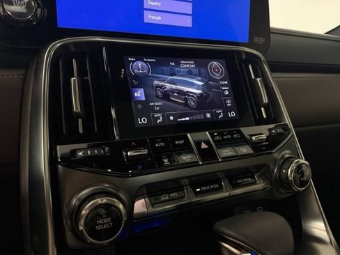 Used 2025 Lexus LX 600 4WD w/ Accessory Package (2T) image 31