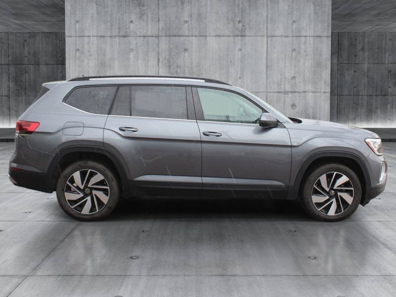 Used 2025 Volkswagen Atlas SE AWD/4WD image 6