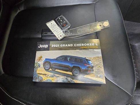 Certified 2021 Jeep Grand Cherokee L Limited AWD/4WD image 34