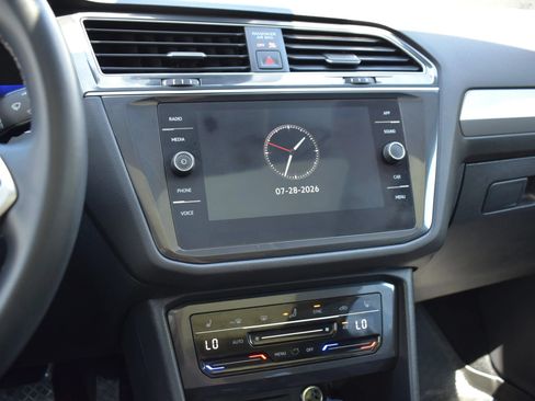 Used 2022 Volkswagen Tiguan SE AWD/4WD image 24