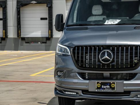 Used 2023 Mercedes-Benz Sprinter 3500 image 24
