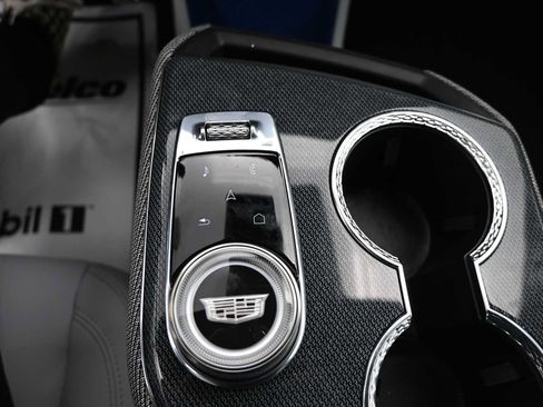 New 2026 Cadillac Optiq Luxury 1 image 15