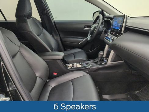 Used 2022 Toyota Corolla Cross XLE image 16
