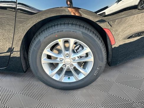 New 2027 Chrysler Pacifica Select FWD image 38