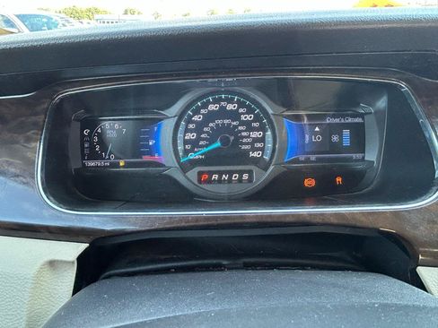Used 2013 Ford Taurus Limited FWD image 20