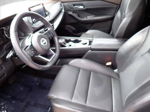 Used 2023 Nissan Rogue SV w/ SV Premium B Package image 11