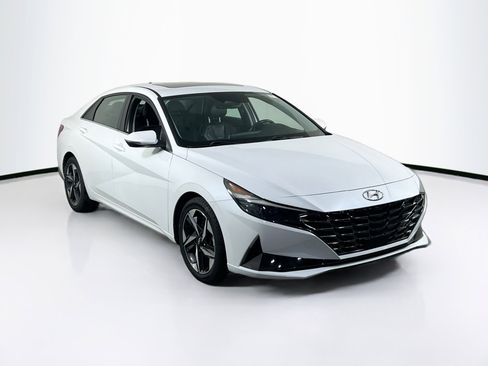 Used 2021 Hyundai Elantra Limited image 3