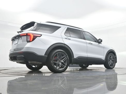 Used 2026 Ford Explorer ST-Line w/ ST-Line Street Pack RWD image 30