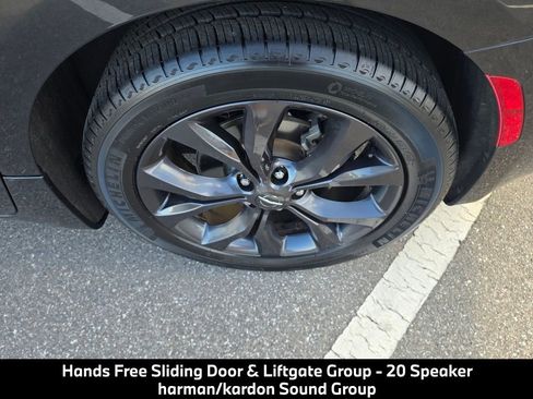 Used 2019 Chrysler Pacifica Touring-L Plus w/ Advanced Safetytec Group FWD image 13