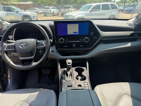 Used 2023 Toyota Highlander Limited AWD/4WD image 20