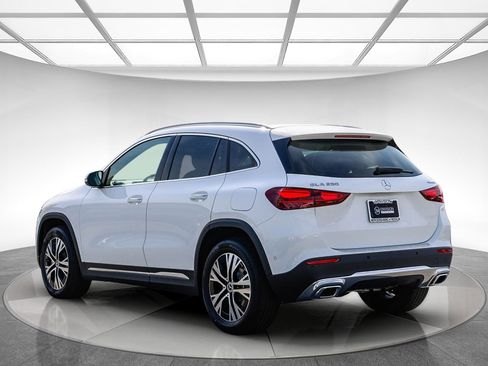 Used 2025 Mercedes-Benz GLA 250 4MATIC image 2