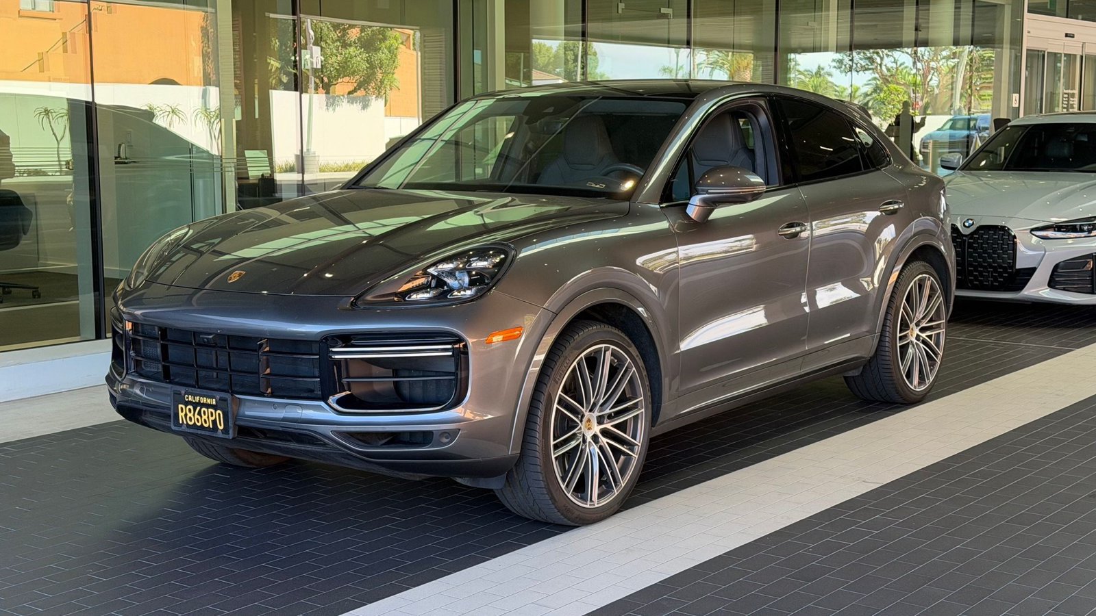 Certified 2022 Porsche Cayenne Turbo AWD/4WD image 1