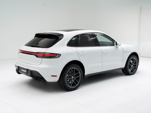 Certified 2026 Porsche Macan AWD/4WD image 9