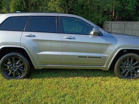 Used 2021 Jeep Grand Cherokee Laredo X AWD/4WD image 8