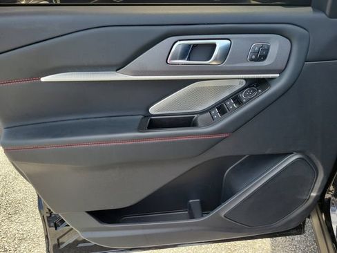 Used 2025 Ford Explorer ST RWD image 17