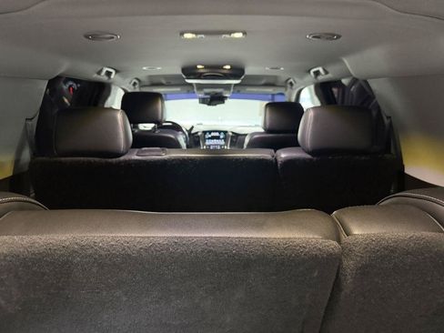 Used 2019 Chevrolet Suburban LT AWD/4WD image 37
